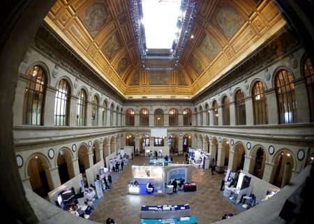 Les Bourses en Europe montent un peu dans de faibles volumes