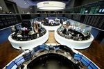 Les Bourses montent, le sterling chute après le vote britannique
