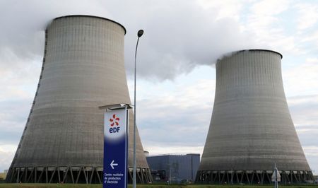 EDF défend son projet de prolongation du parc nucléaire français