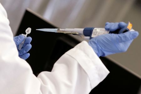 BioMérieux rehausse ses objectifs après un semestre 
