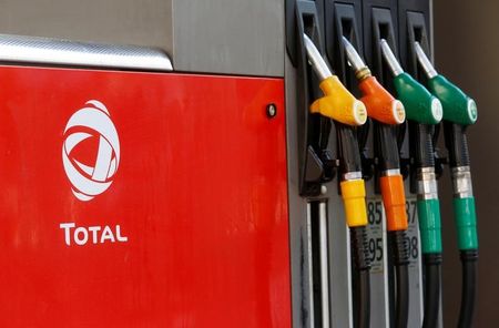 Total cède ses stations-service en Italie, mise sur les lubrifiants