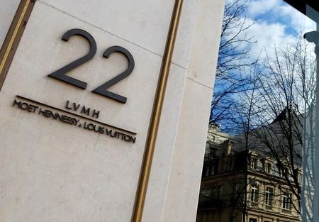 Céline (LVMH) s'apprête à se lancer dans le e-commerce