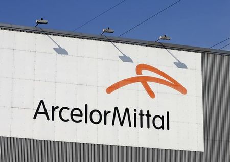 ArcelorMittal confiant pour 2018, versera un dividende