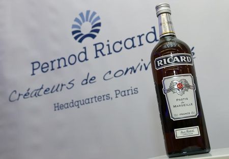Pernod Ricard relève ses objectifs mais l'euro pèsera plus