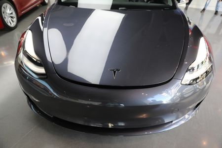 Marché : Tesla suspend provisoirement la production de sa Model 3