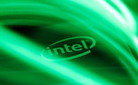 Marché : Intel relève ses prévisions annuelles, le titre progresse