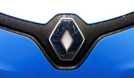 Renault-Ghosn, renouvelé pour 4 ans, sauve son salaire de 2017