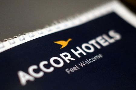 AccorHotels veut racheter 50% du capital de sbe Entertainment
