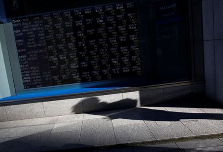 Tokyo : Le Nikkei à Tokyo finit en hausse de 0,43%