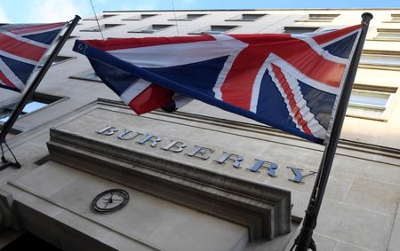 Marché : Burberry arrête de brûler ses invendus, renonce à la vraie fourrure