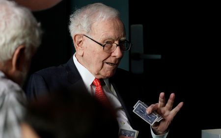 Buffett juge difficile de prédire le succès des services d'Apple