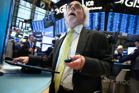 Wall Street : Wall Street finit en hausse, le S&P frôle son record