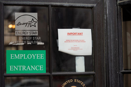 Marché : USA: Net rebond des créations d'emplois, les salaires à la traîne