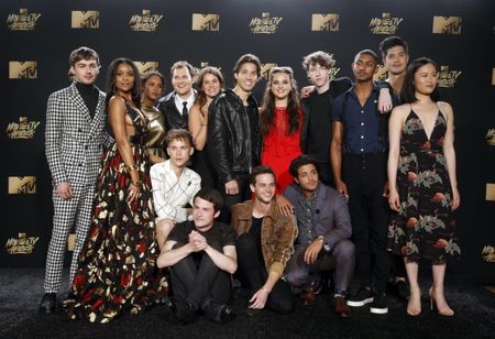 Netflix supprime la scène de suicide polémique de la série 
