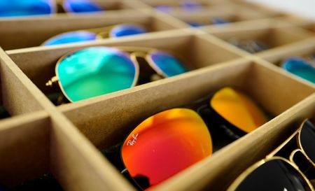 EssilorLuxottica se voit porté par l'essor des classes moyennes