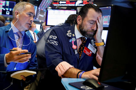 Wall Street : Wall Street clôture en légère baisse, le commerce pèse