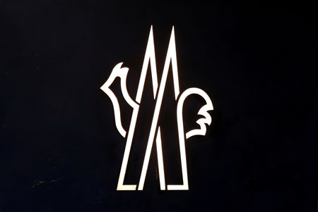 Le titre Moncler flambe à Milan, spéculations sur un rachat par Kering