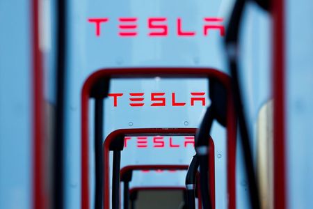 Marché : Tesla défie les sceptiques avec ses livraisons annuelles, le titre à un record