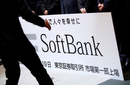 Tokyo : Tokyo perd du terrain malgré un bond de SoftBank