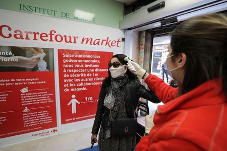 Rejet d'un recours visant à interdire la vente de bien non-essentiels chez Carrefour