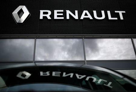 Renault rouvrira partiellement mardi son usine de Flins