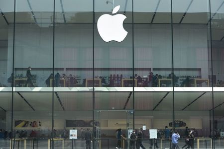 Apple va repousser d'un mois la production des nouveaux iPhone, selon le Wall Street Journal