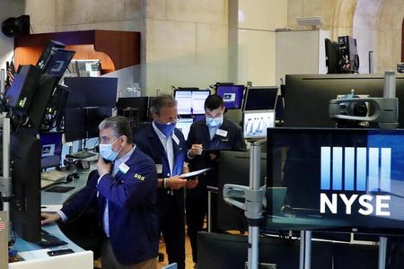 Wall Street : Wall Street clôture en hausse, l'espoir d'une reprise l'emportant sur les troubles soc
