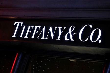 LVMH réfléchit à des moyens de renégocier l'acquisition de Tiffany, selon des sources