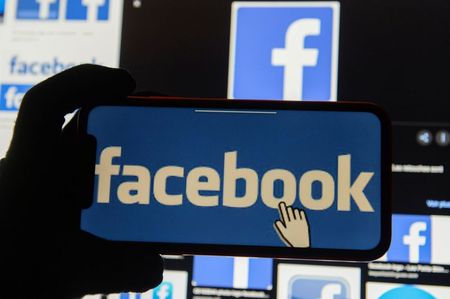 Facebook durcit sa modération alors que le boycott de la pub s'étend