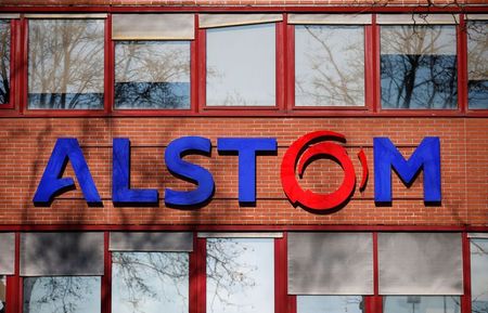 Alstom confiant avant la décision de la CE sur son offre pour le rail de Bombardier, dit le PDG