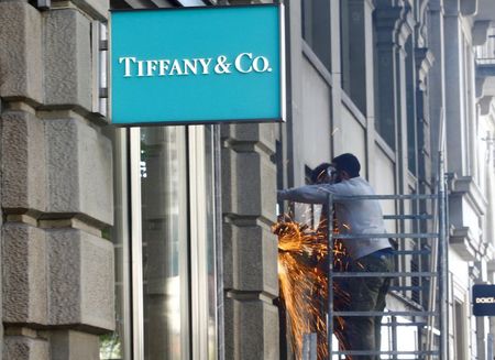 Ses fiançailles en péril, Tiffany au défi de la vie en solitaire