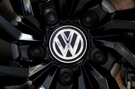 Volkswagen remet à plus tard le débat sur l'avenir de Diess