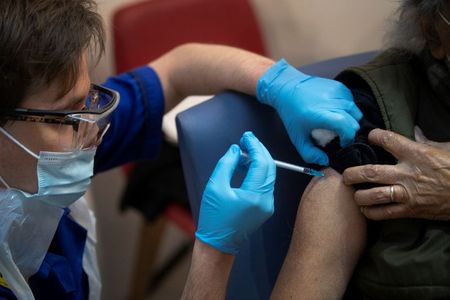 Marché : Coronavirus: Les experts auprès de la FDA aux USA approuvent le vaccin Pfizer-BioNTech