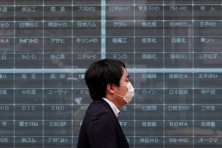 Tokyo : Le Nikkei finit 2020 en baisse mais gagne 16,01% sur l'année