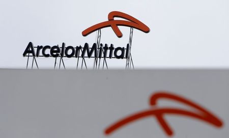 ArcelorMittal annonce un nouveau plan de réduction des coûts et une reprise du dividende