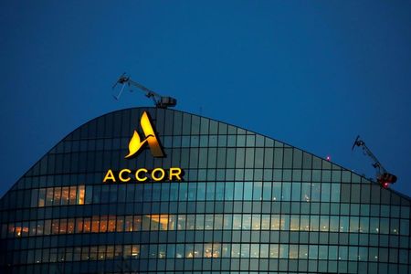 Accor, toujours dans le rouge au S1, évoque une nette reprise
