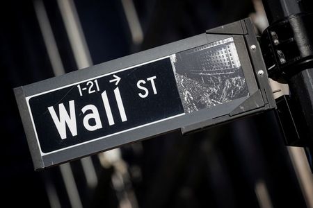 Wall Street : Wall Street dans le rouge avec les inquiétudes sur le 'tapering', Omicron