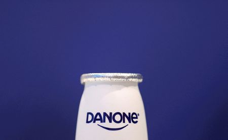 Danone réfléchit à la possibilité de quitter la Russie, selon une source