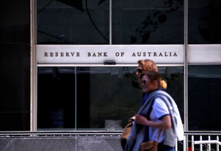 Marché : Australie: La banque centrale relève son taux directeur à 0,35%