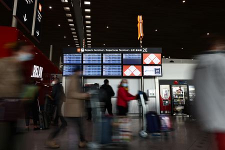 Le trafic reprend dans les aéroports français d'ADP et Vinci, mais reste loin des niveaux pré-COVID-