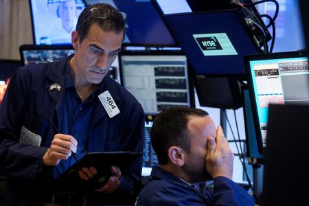 Wall Street : Wall Street termine en baisse, les investisseurs nerveux avant la publication des chif