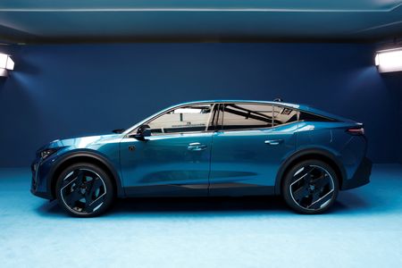 Stellantis prépare l'après-SUV avec sa nouvelle Peugeot 408