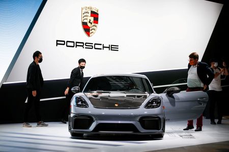 Volkswagen devrait approuver le projet d'introduction en bourse de Porsche, selon une source