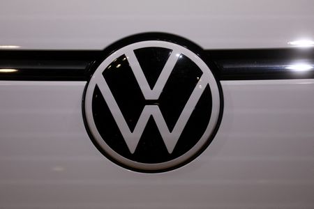Les marques de Volkswagen s'exercent en vue de possibles IPO, rapporte Handelsblatt