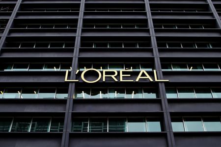 L'Oréal suspend la publicité payante sur Twitter, rapporte FT