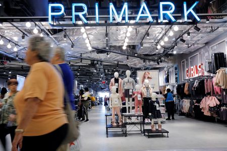 Marché : Le propriétaire de Primark voit la hausse des coûts peser sur ses résultats 2022-2023