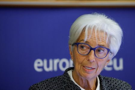 Marché : Certaines politiques fiscales pourraient alimenter une demande excessive, prévient Lagarde 