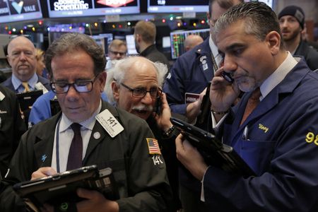 Wall Street : Wall Street finit en baisse sur fond de hausse des obligations