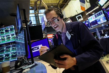 Wall Street : Wall Street en hausse avec l'espoir d'une pause de la Fed