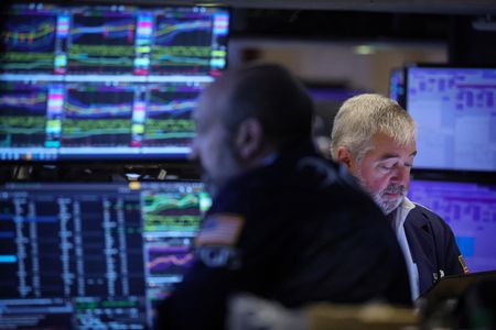 Wall Street : Wall Street finit en légère hausse grâce aux 
